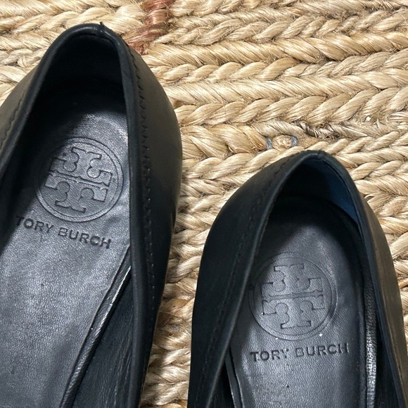 TORY BURCH WOMEN'S BLACK LEATHER LOGO BALLET FLATS SHOES 9 - Picture 10 of 11